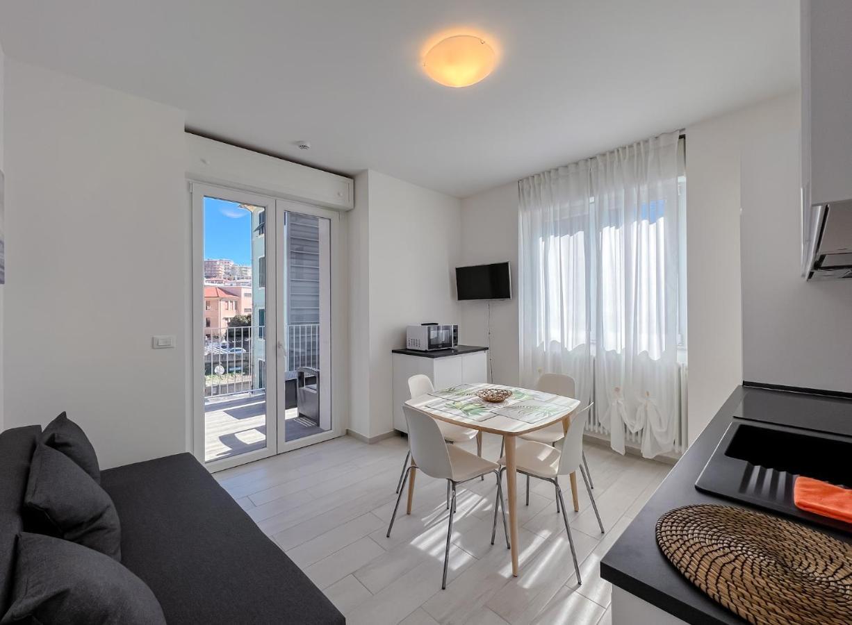 Apartamento Nuovo Bilocale In Centro Con Terrazzo E Posto Auto Varazze Exterior foto